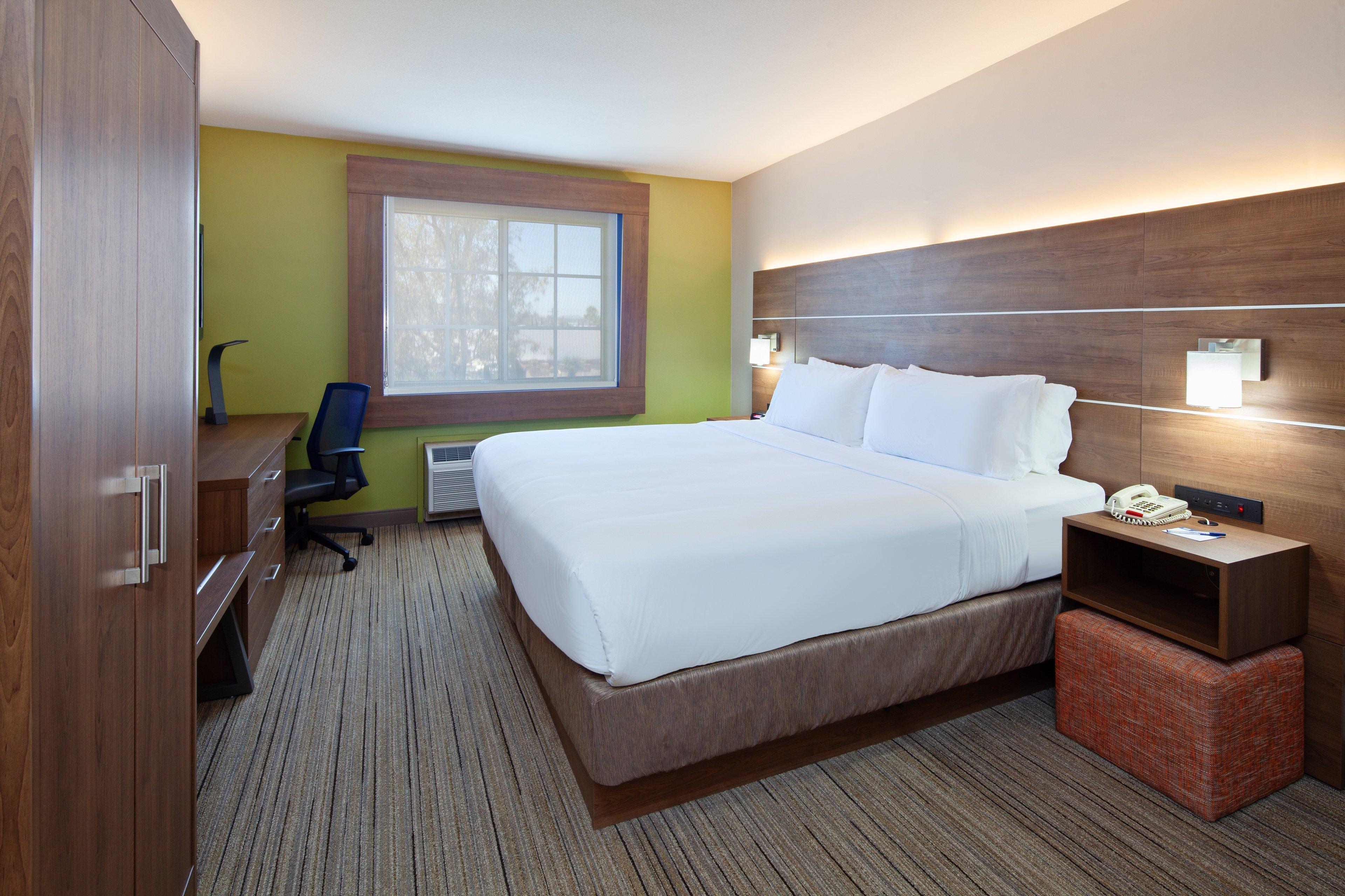 Holiday Inn Express Hotel & Suites San Diego-Escondido By Ihg Exterior photo