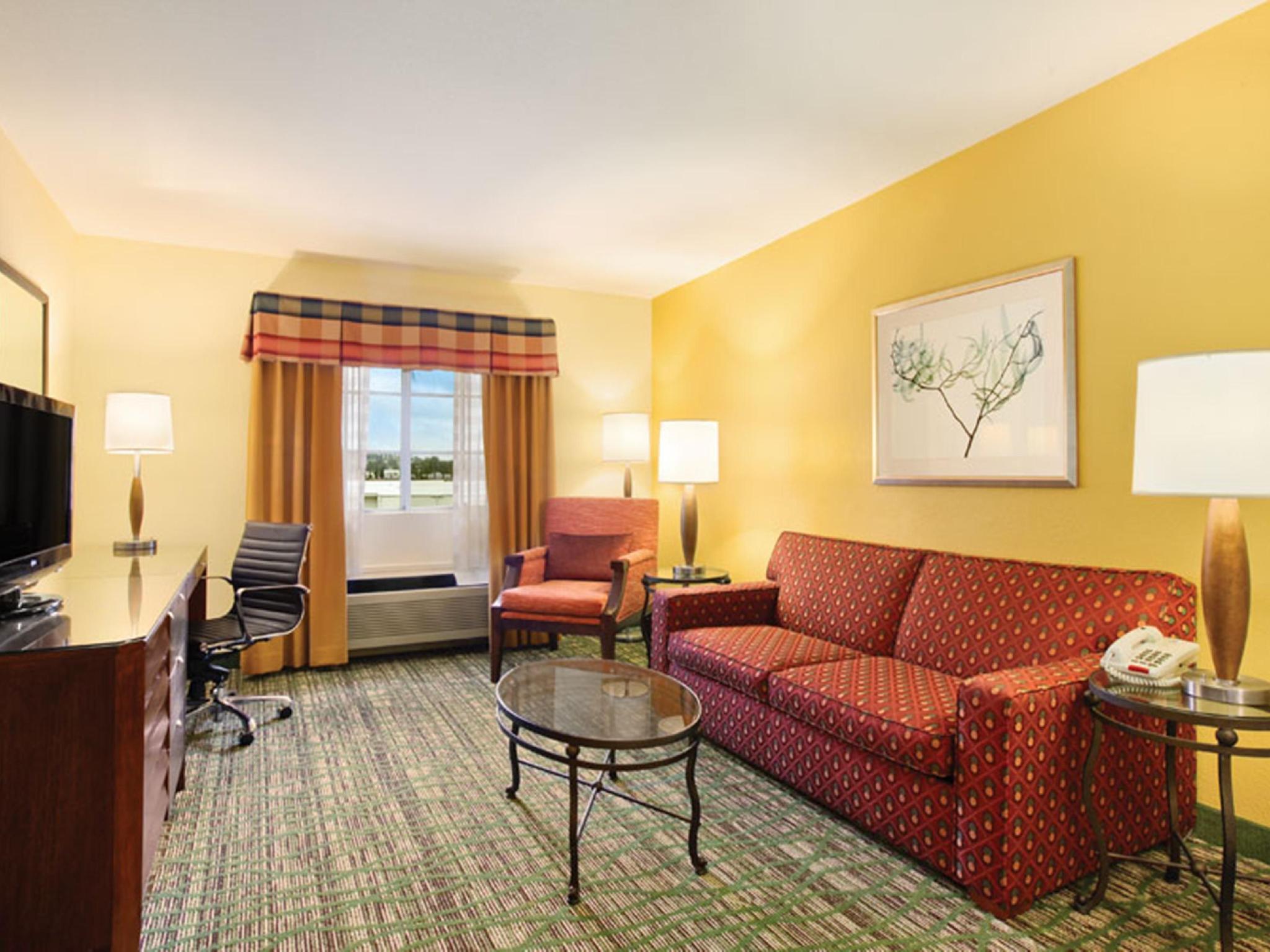 Holiday Inn Express Hotel & Suites San Diego-Escondido By Ihg Exterior photo