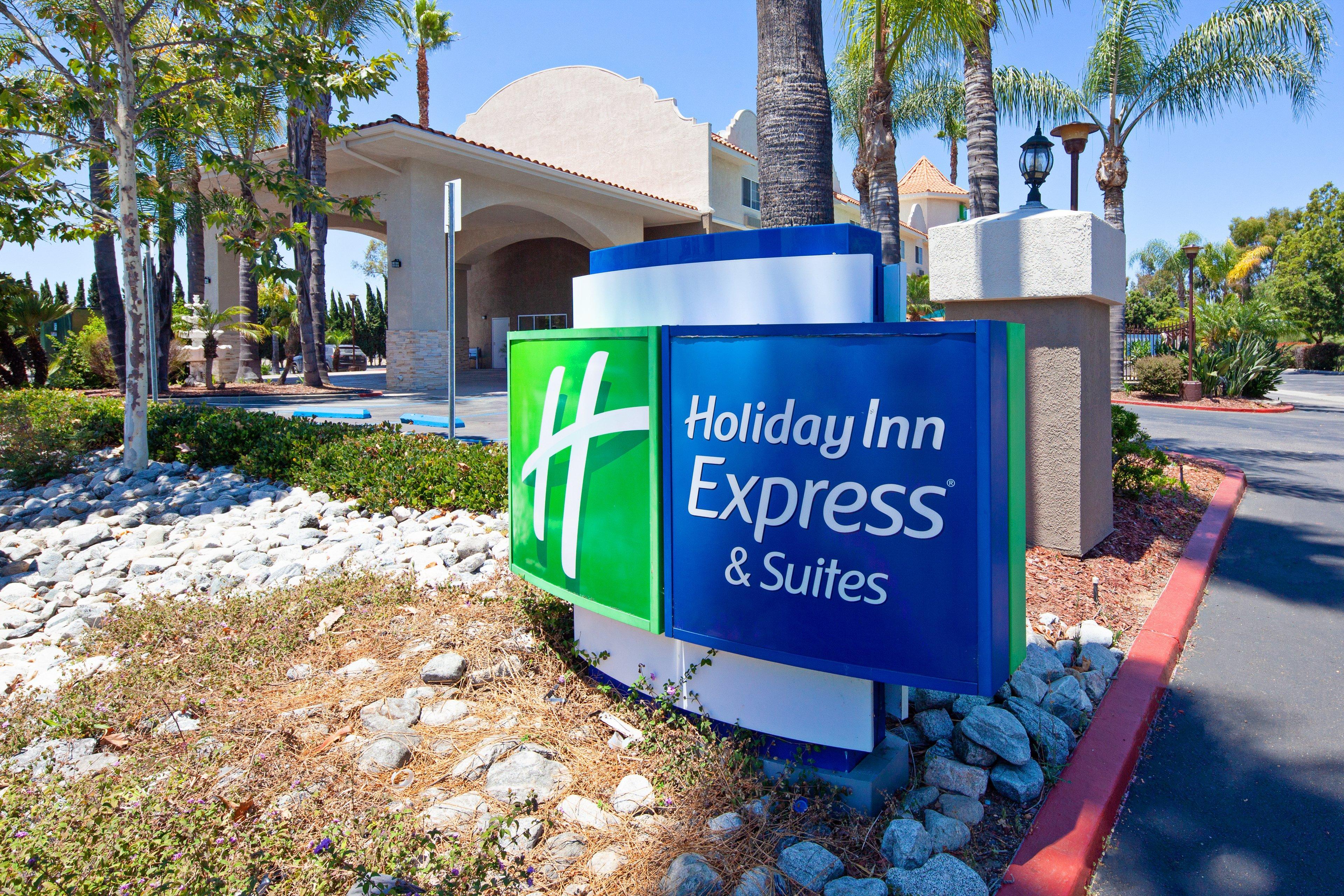 Holiday Inn Express Hotel & Suites San Diego-Escondido By Ihg Exterior photo