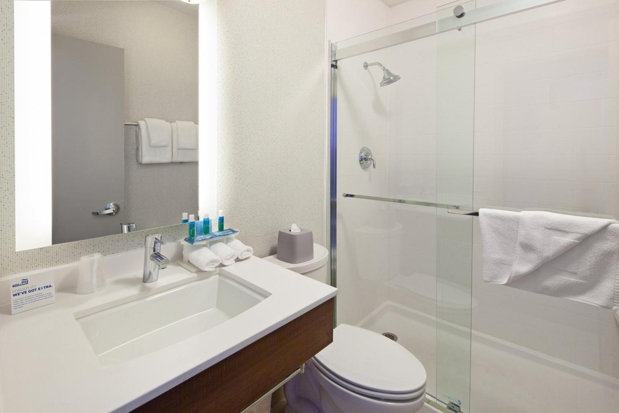 Holiday Inn Express Hotel & Suites San Diego-Escondido By Ihg Exterior photo