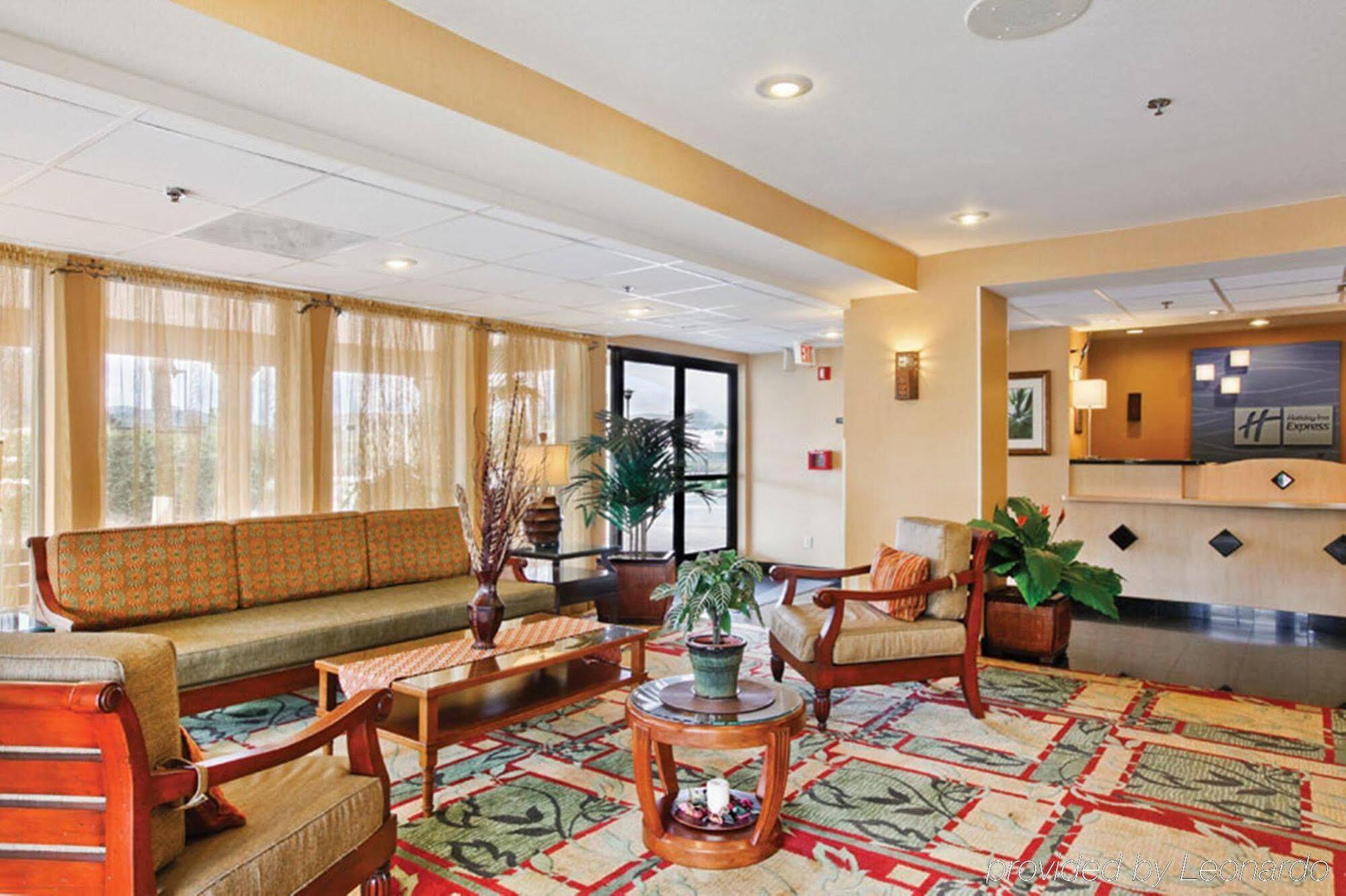 Holiday Inn Express Hotel & Suites San Diego-Escondido By Ihg Exterior photo